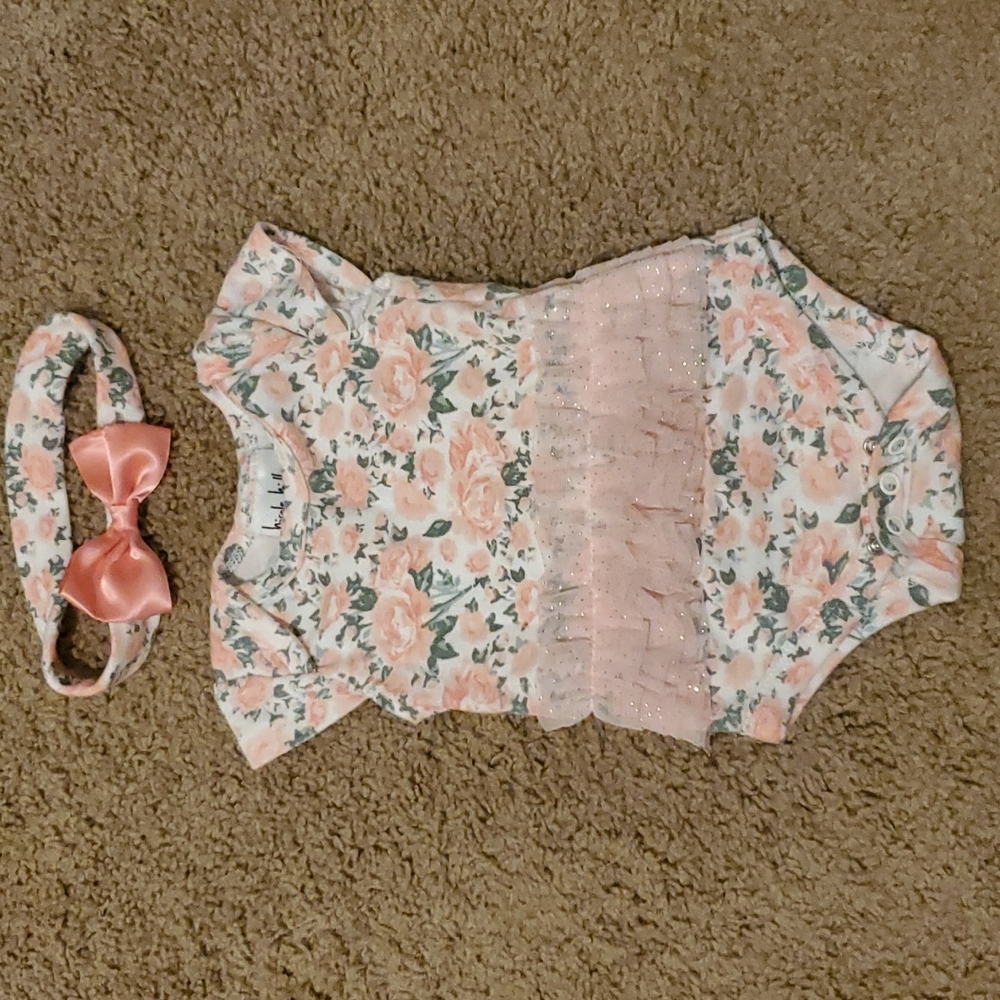 Nicole Miller Baby girl Ruffle onesie with matching headband size 0-3 months